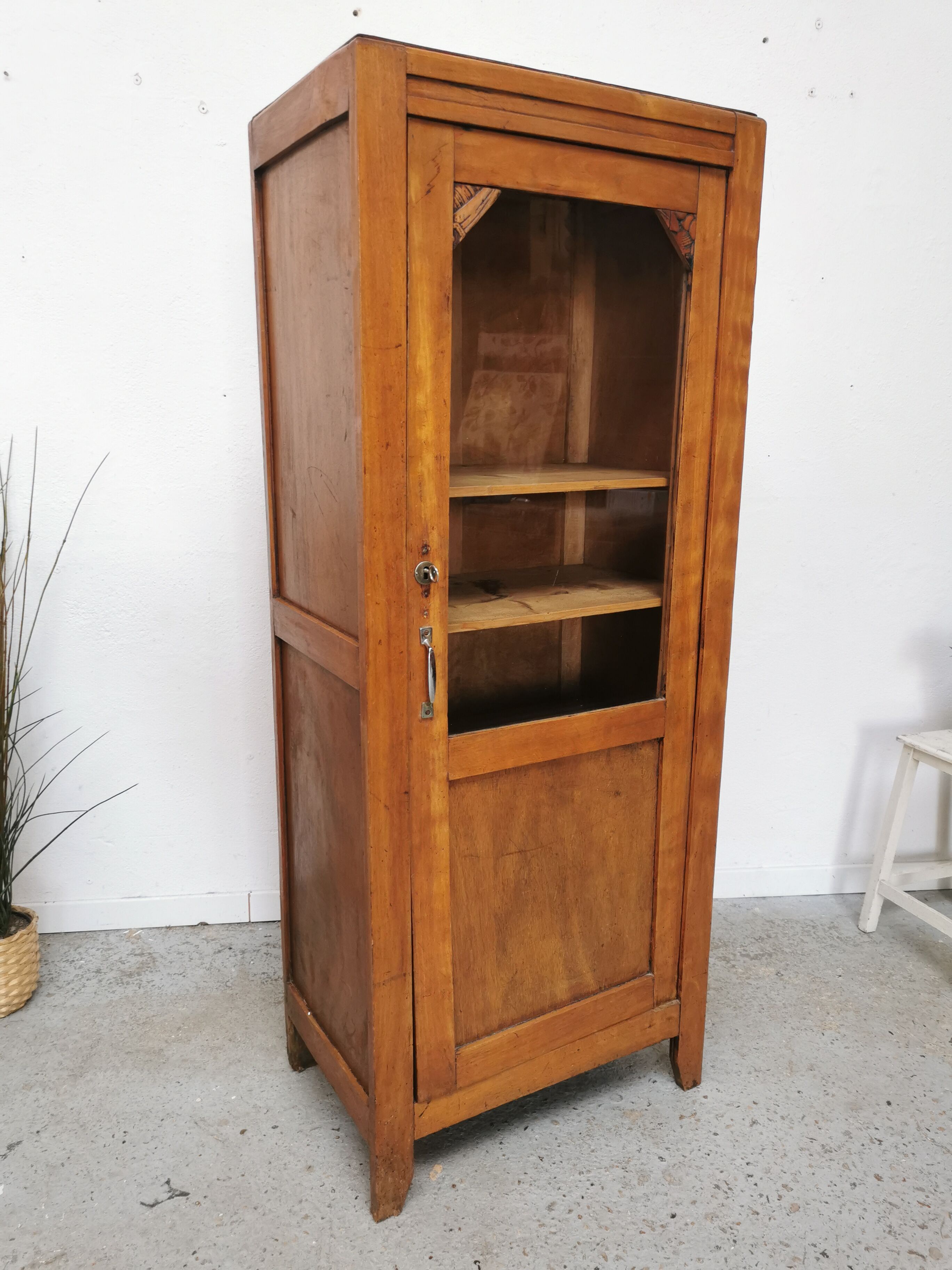 Armoire parisienne vitrée