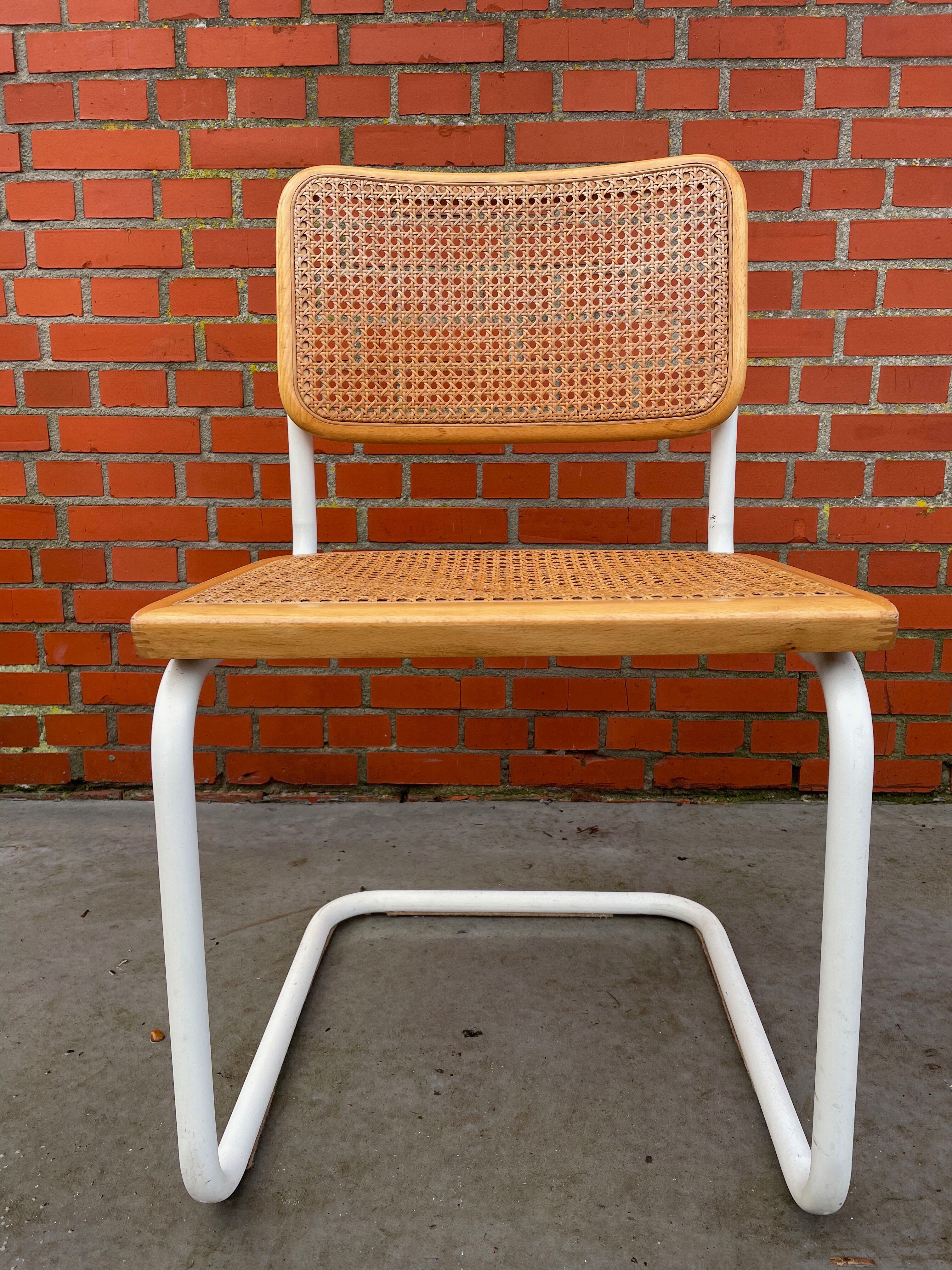 Ensemble de 4 chaises modèles Cesca de Marcel Breuer
