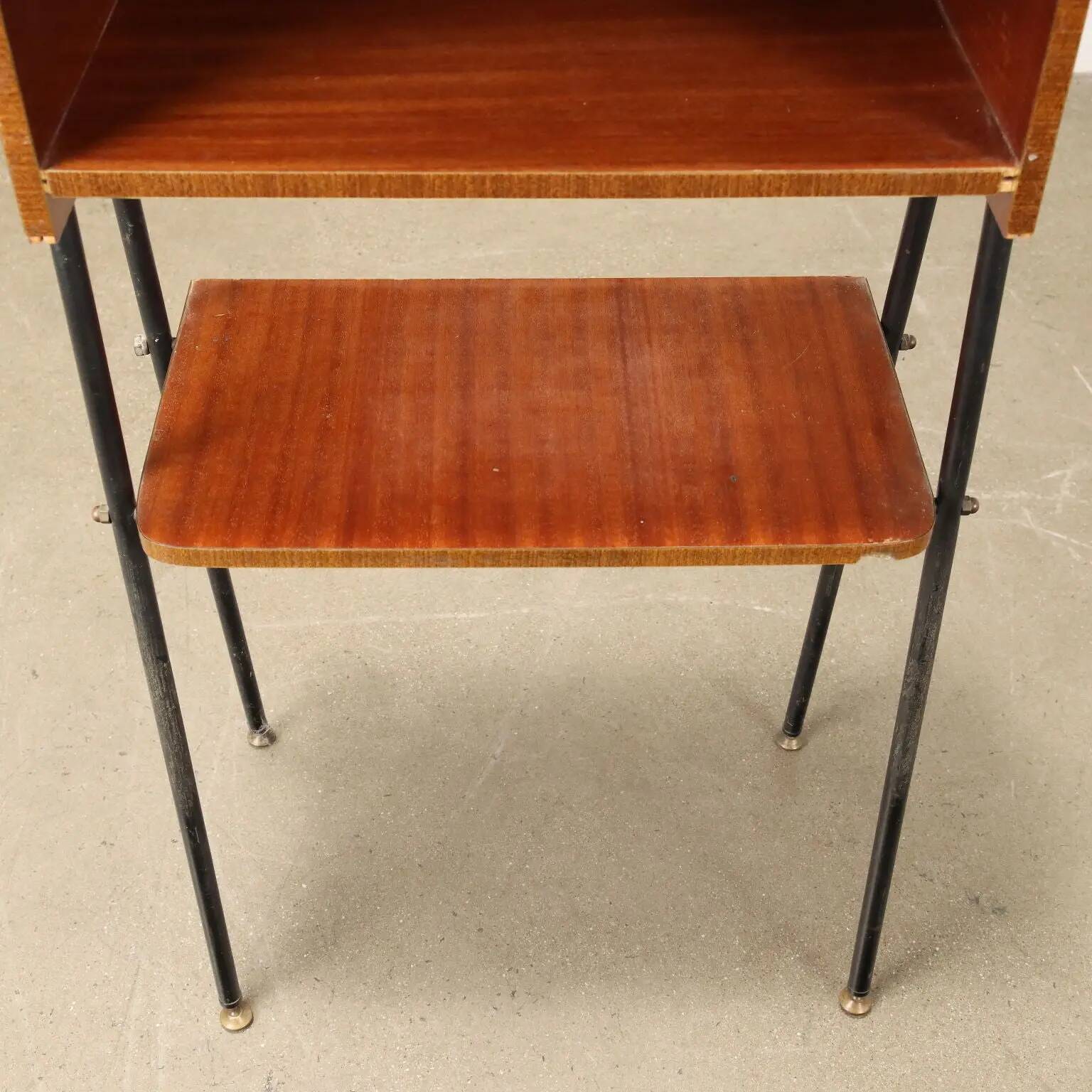 Small vintage piece from the 1960s in mahogany veneer, Italy.