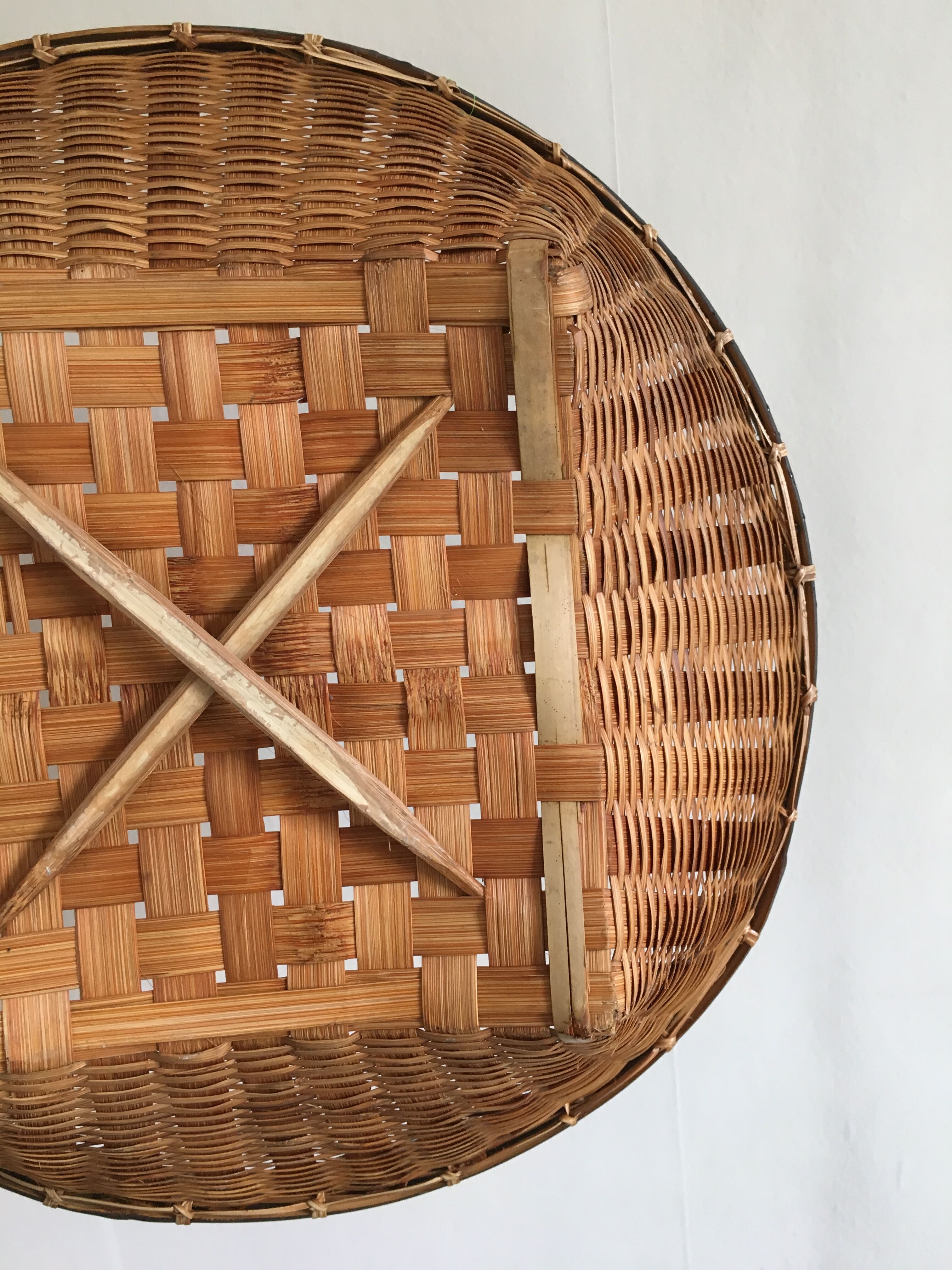 Panier en osier d’inspiration asiatique