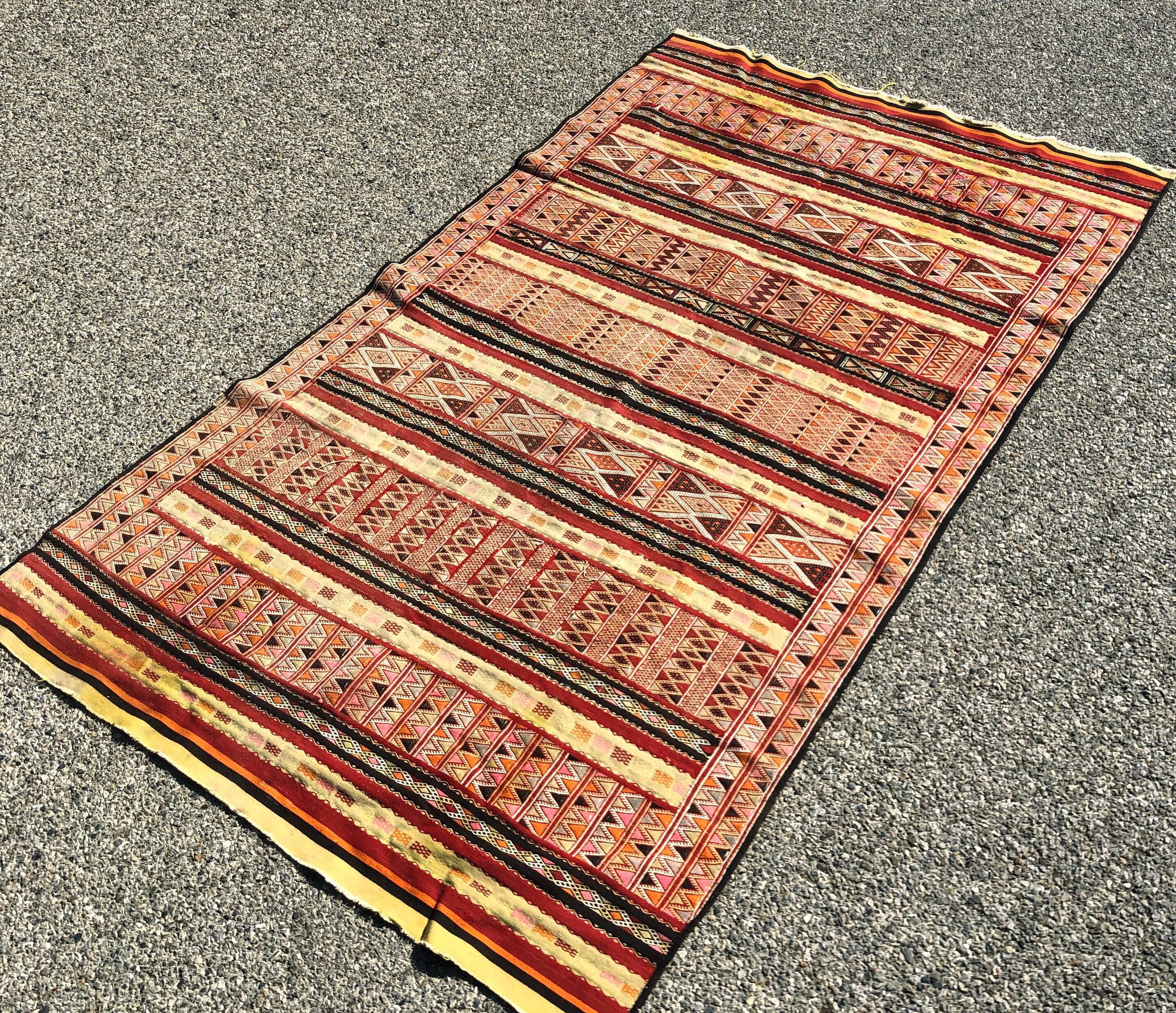 KILIM MOROCCO : 1.32 X 2.25 M