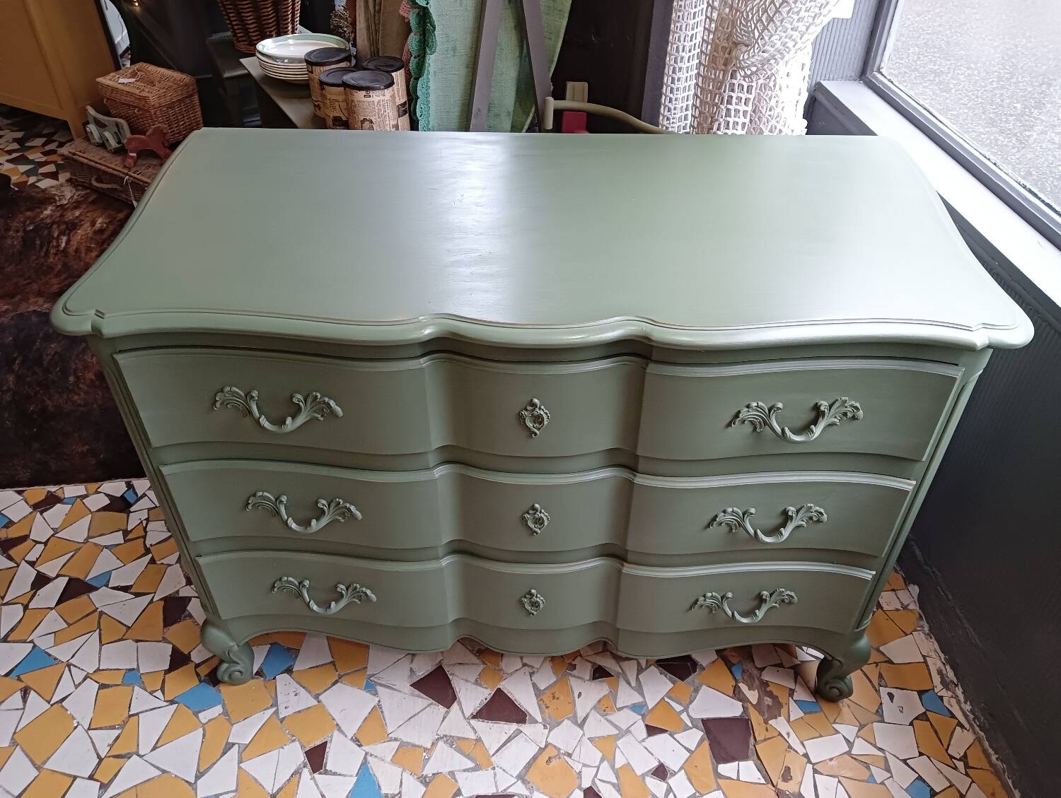 Crossbow chest of drawers