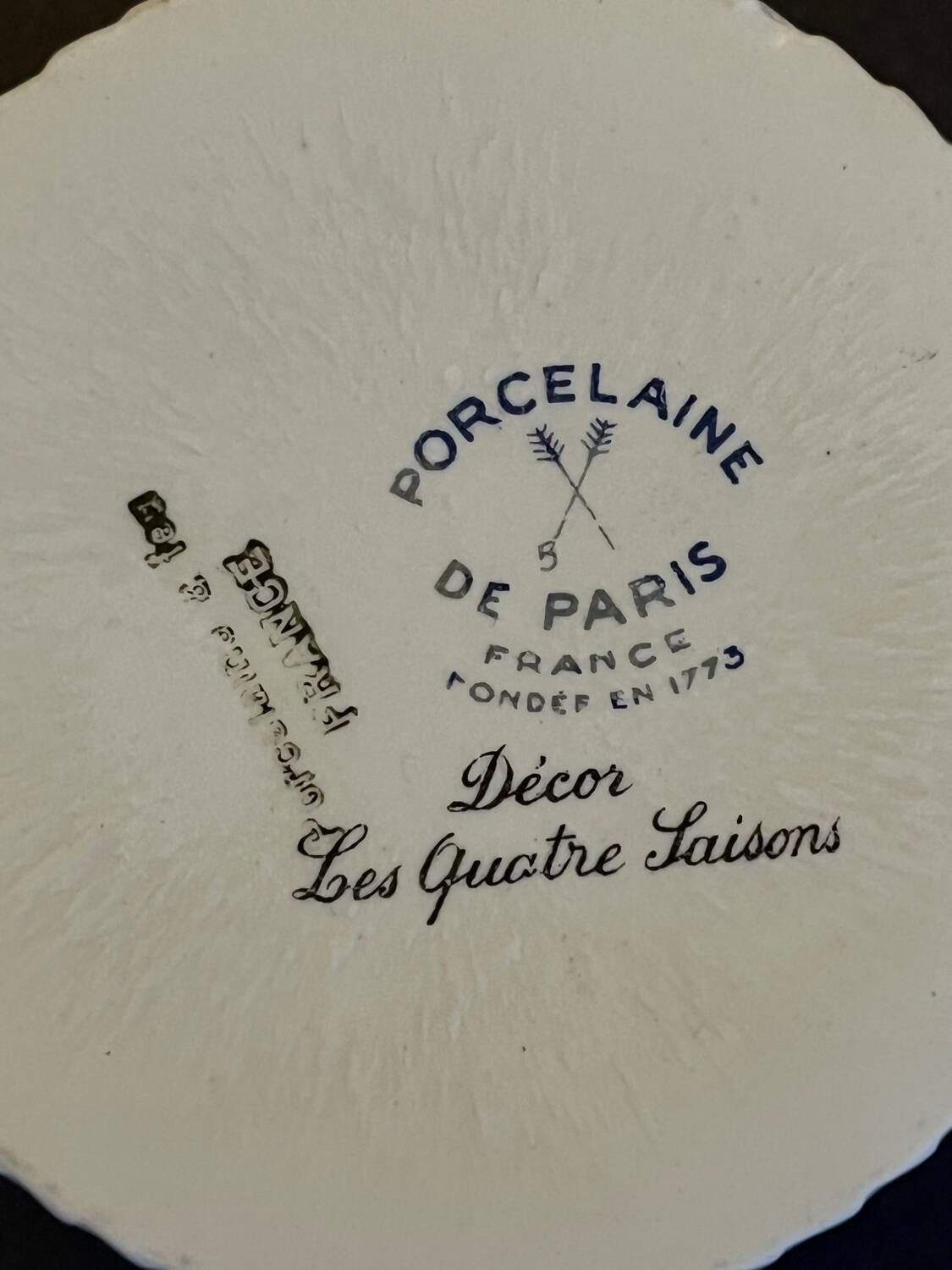 Set of 4 porcelain dishes from Paris