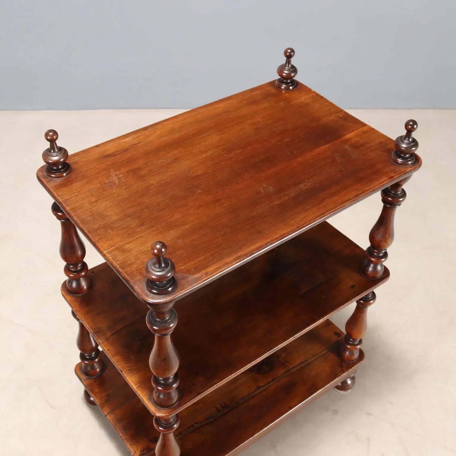 Walnut shelf, Italy, 19th century