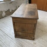 Central island trading counter in walnut