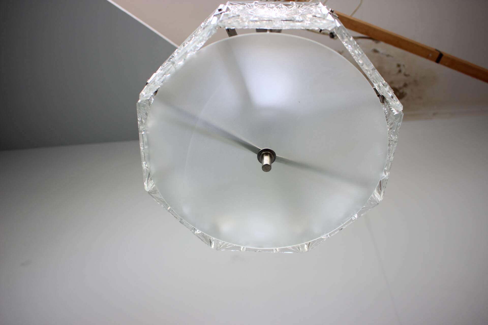 Suspension en verre taillé de Kamenický Šenov et chrome des années 1970 en Tchécoslovaquie