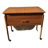 Table de couture danoise en teck avec panier en osier, années 1960