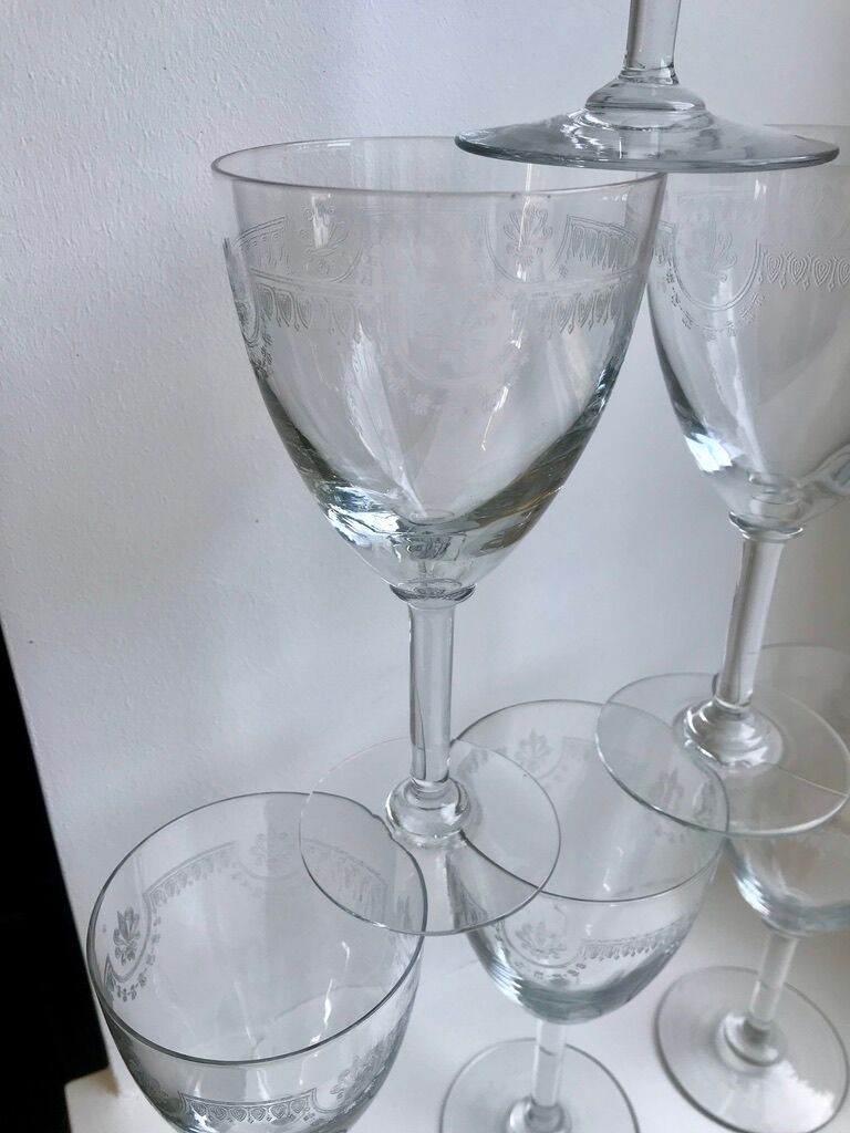 Set of 6 crystal wine glasses engraved 30s