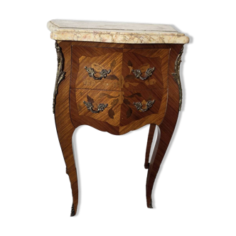 Table de chevet galbée style Louis XV en marqueterie
