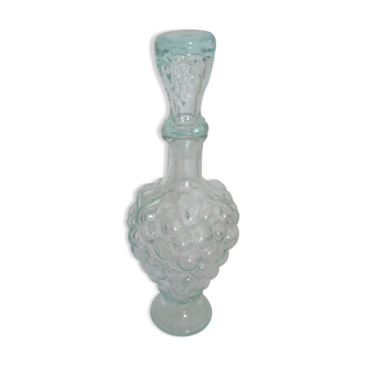 Carafe glass shape bunch of grapes