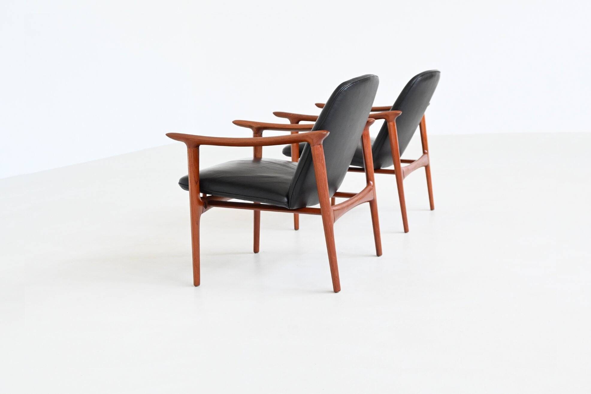 Paire de fauteuils scandinaves en teck et cuir Westnofa Norvège 1960