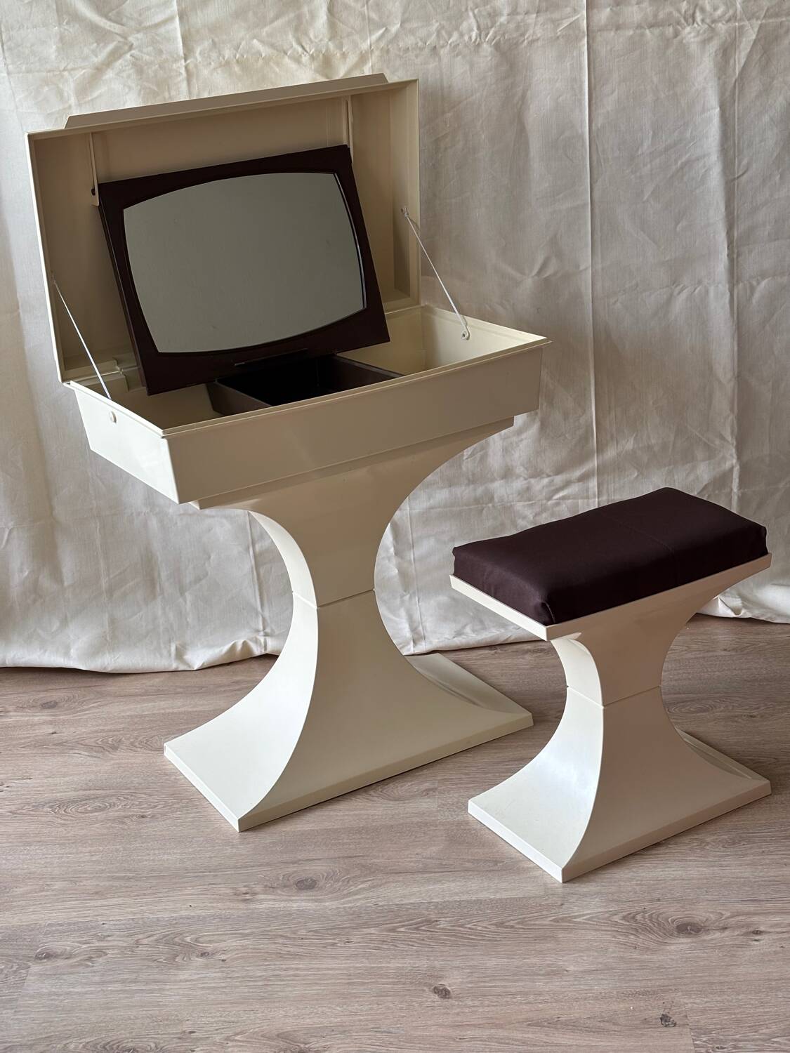 Flair dressing table by Prisunic 1970