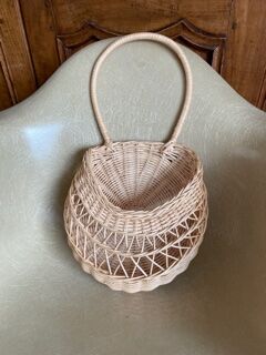 Rattan basket to hang