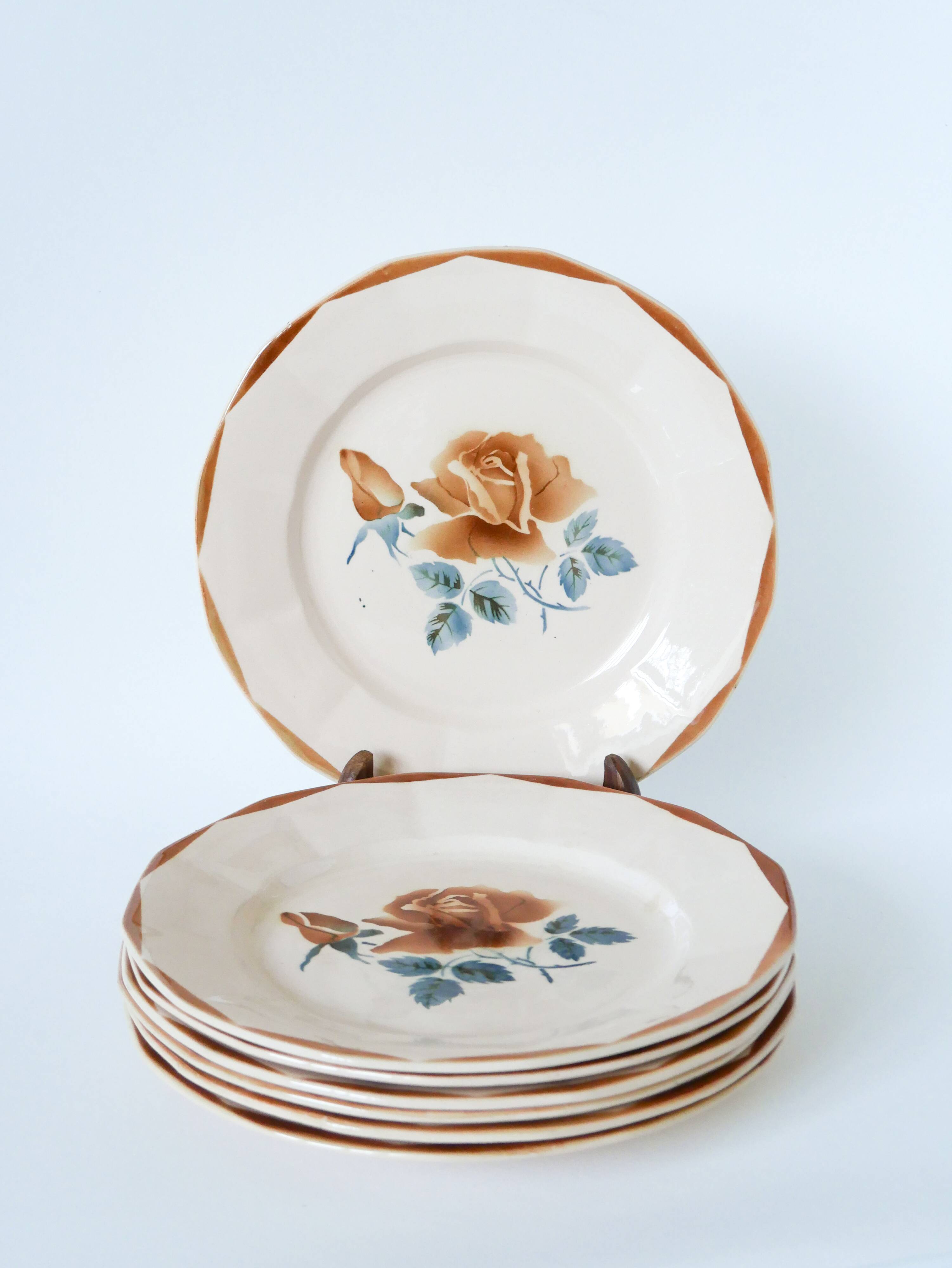 Set of 7 Digoin Sarreguemines flat plates, Fleurs Roses model, 1950