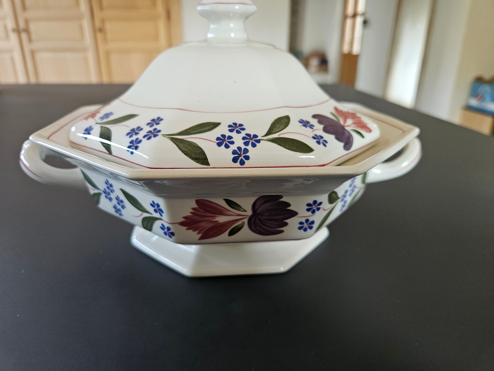 Soup tureen with lid Adams England "Old Colonial"