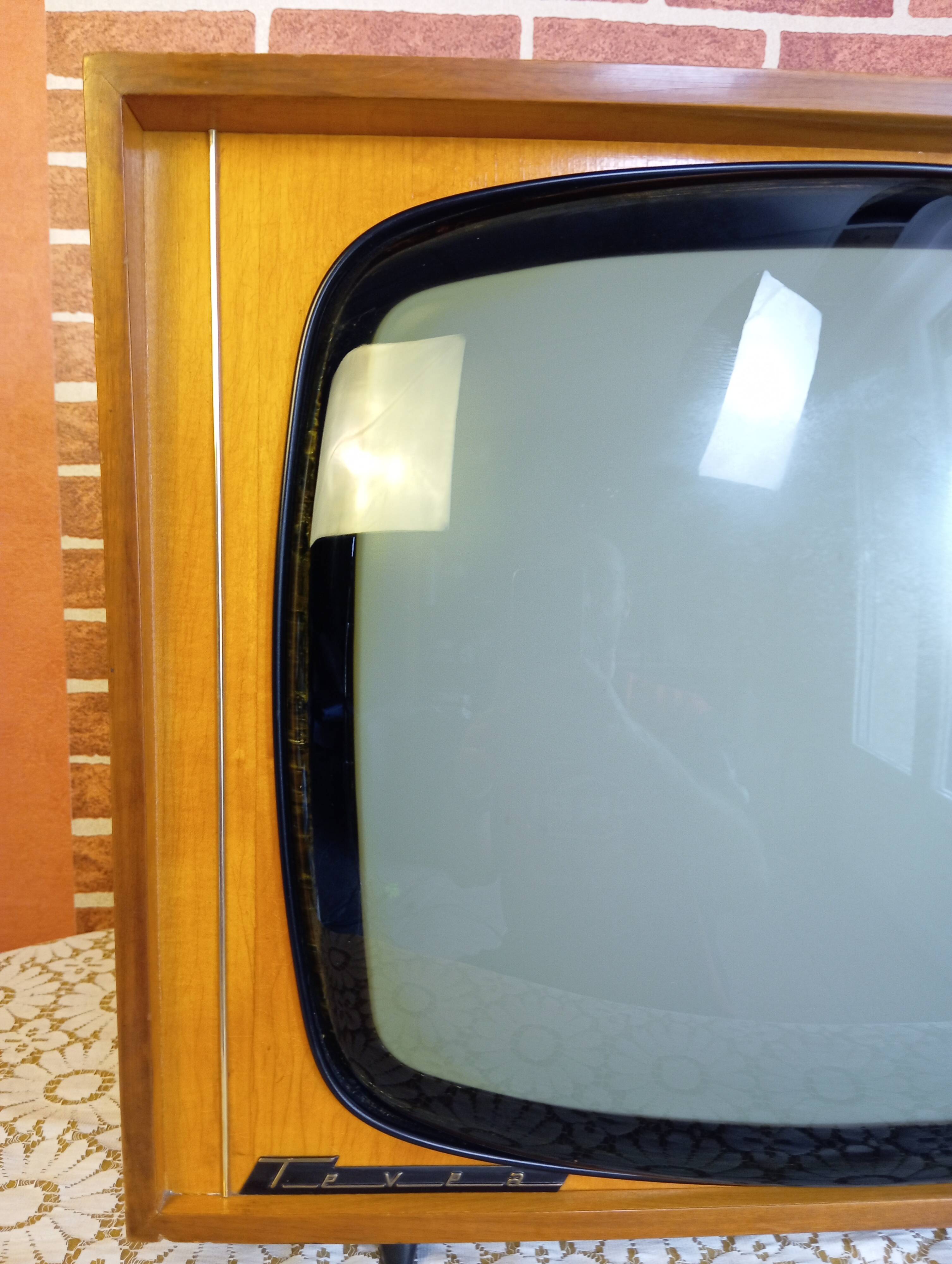 Télévision vintage tevea