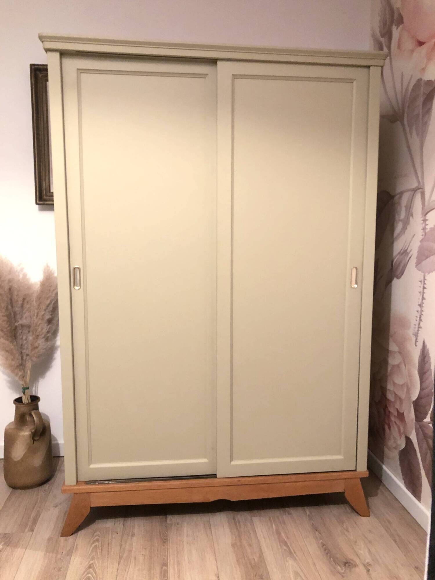 Wardrobe with sliding doors from the 50s/60s