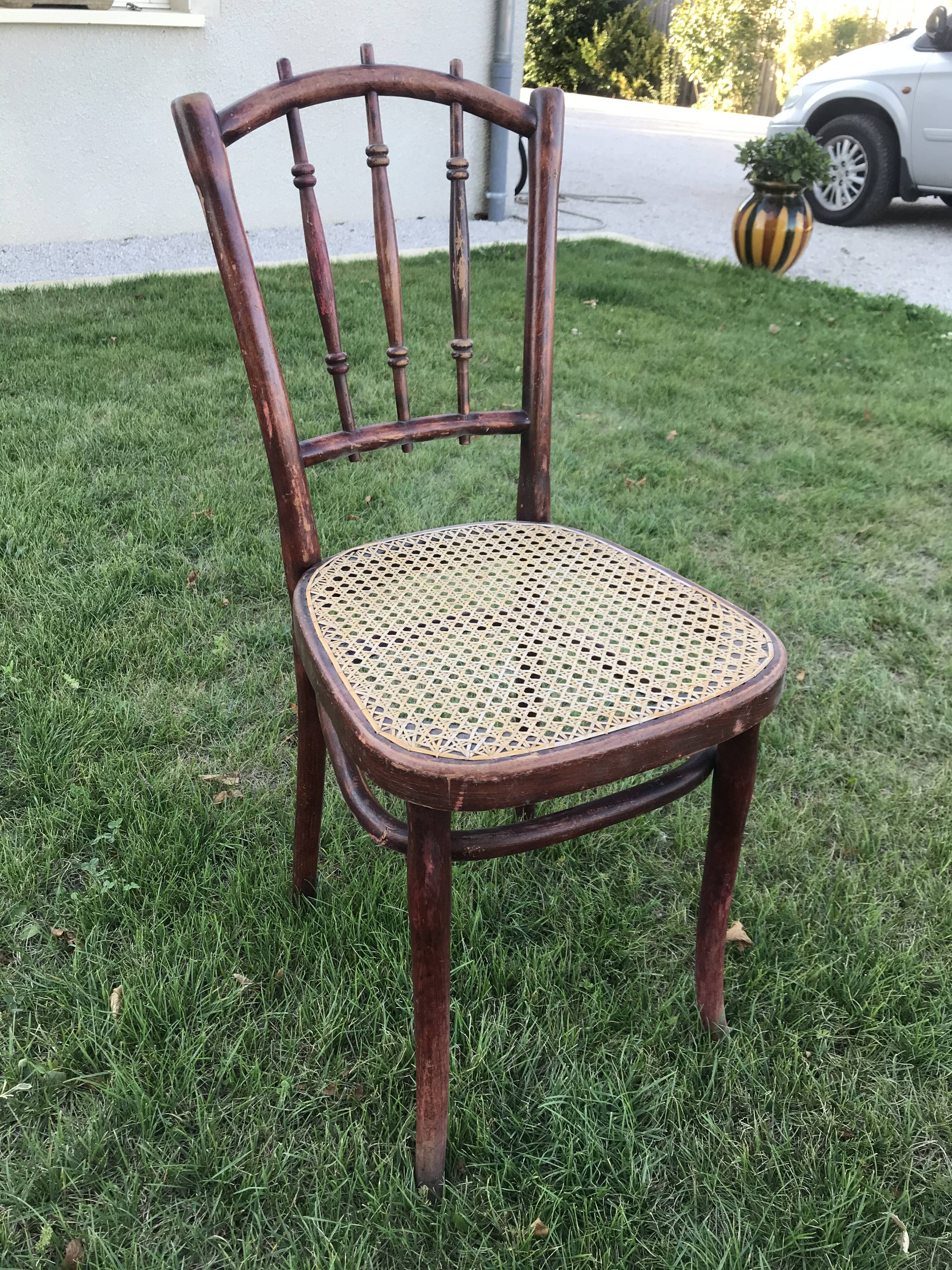 Suite of 6 Thonet bistro chairs