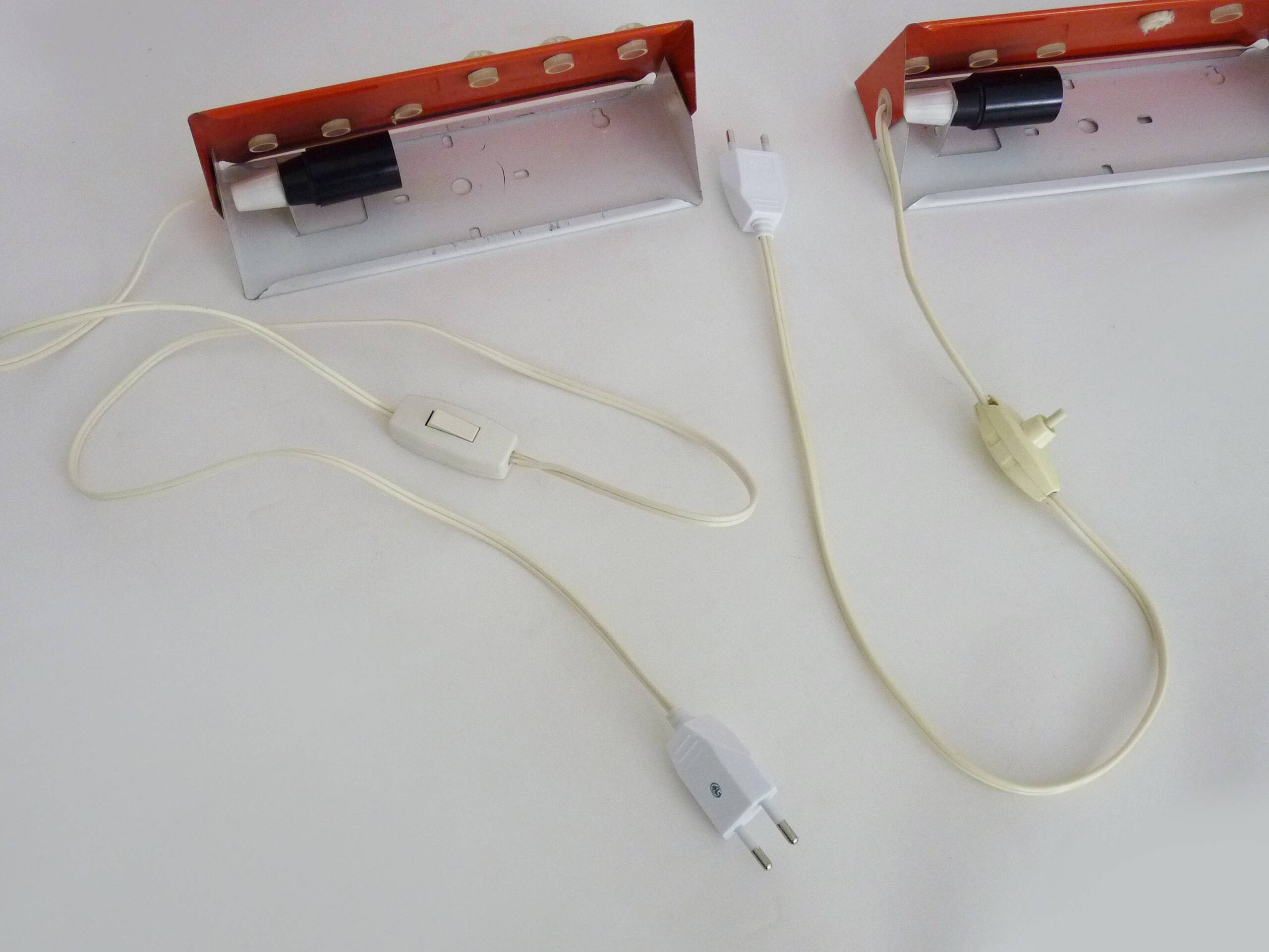 Pair of Scandinavian wall sconces with swivel shade in orange metal. 70