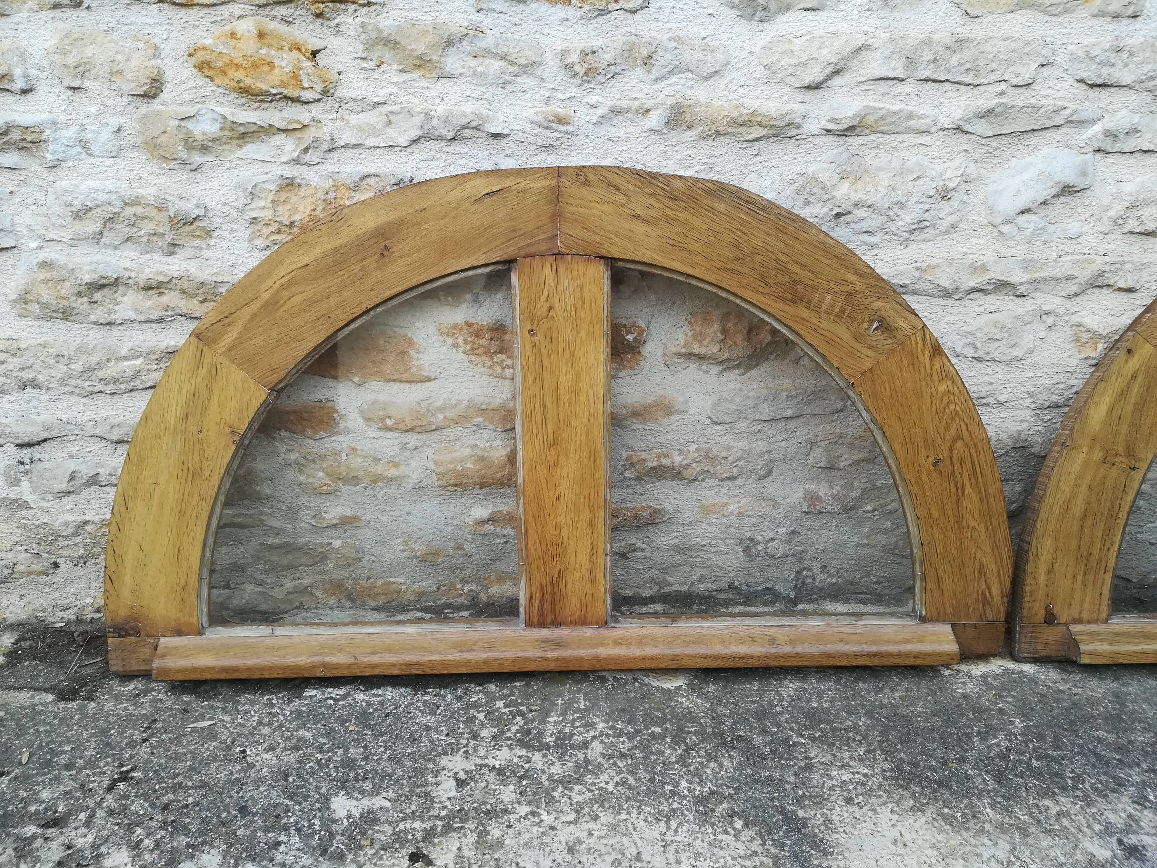 Impostes or half moon window