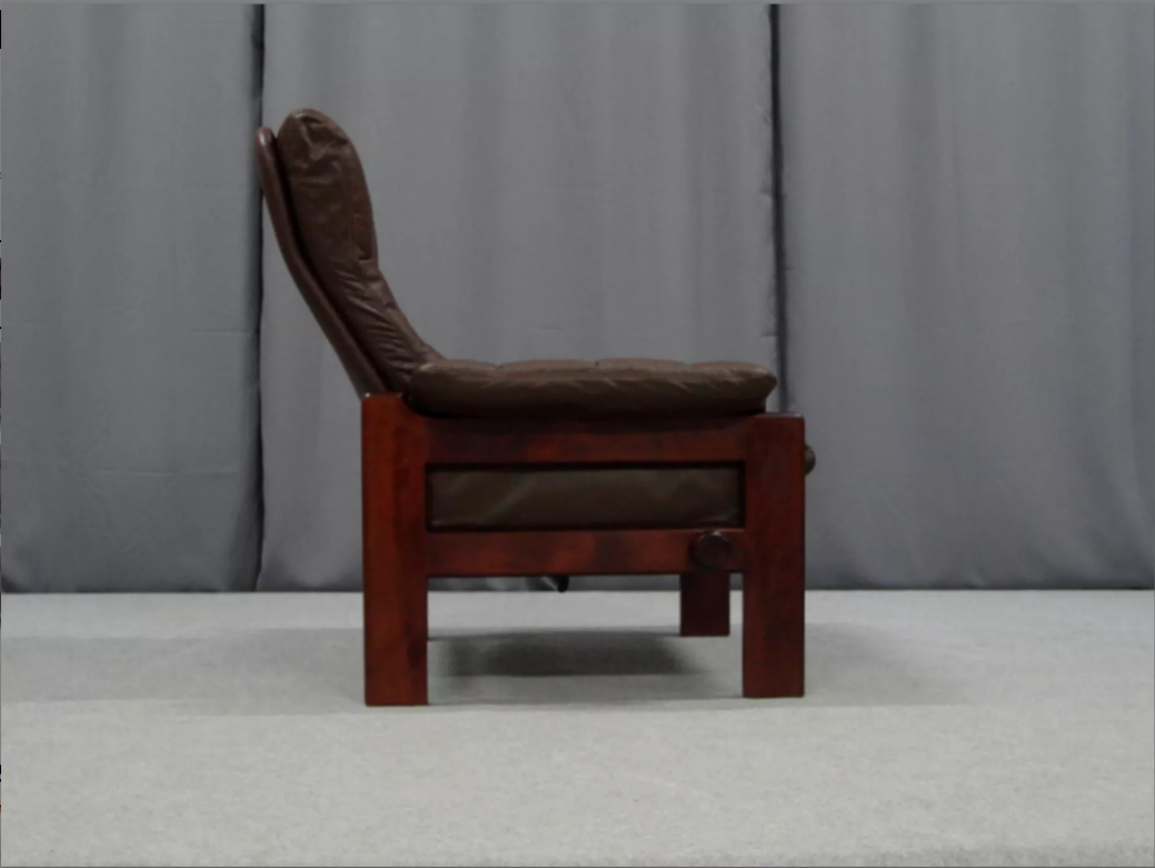 Pair of armchairs and ottoman in leather, 1970