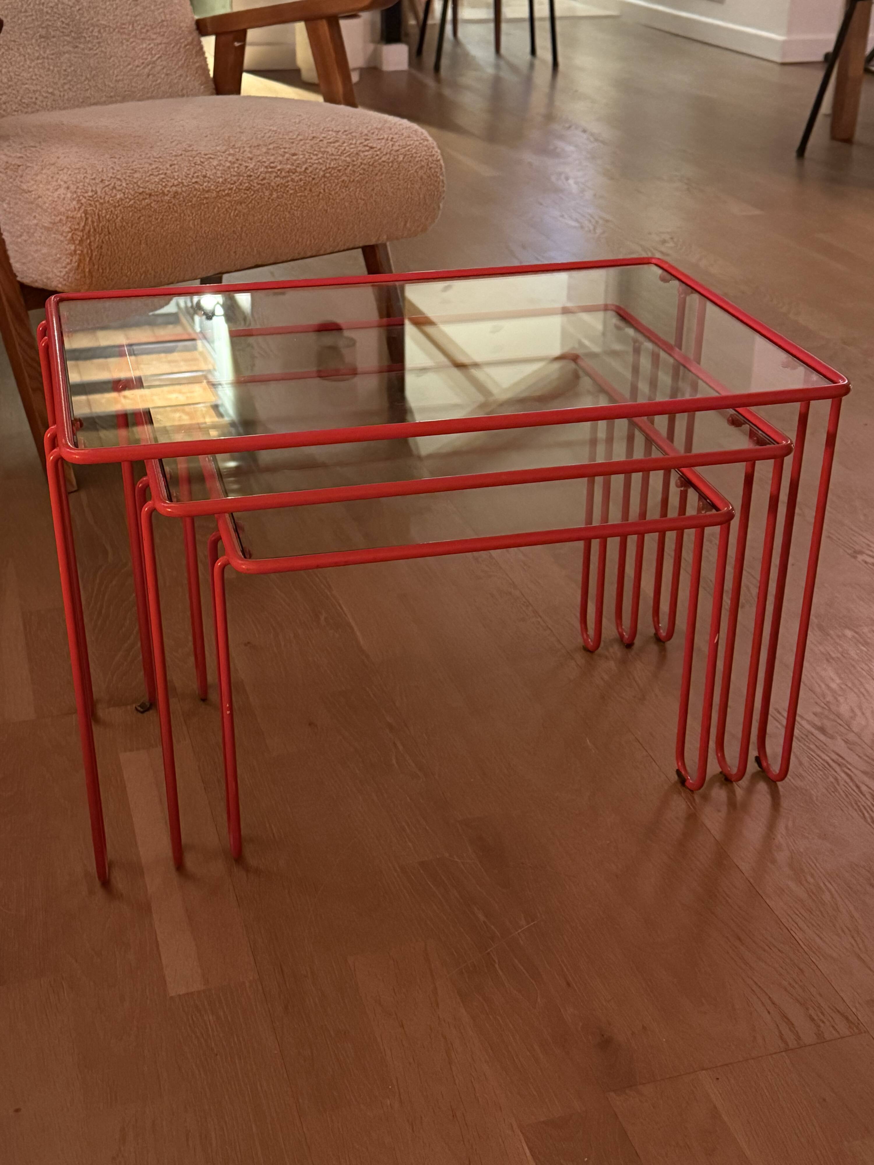 Red tubular nesting tables, 1970s, Set of 3