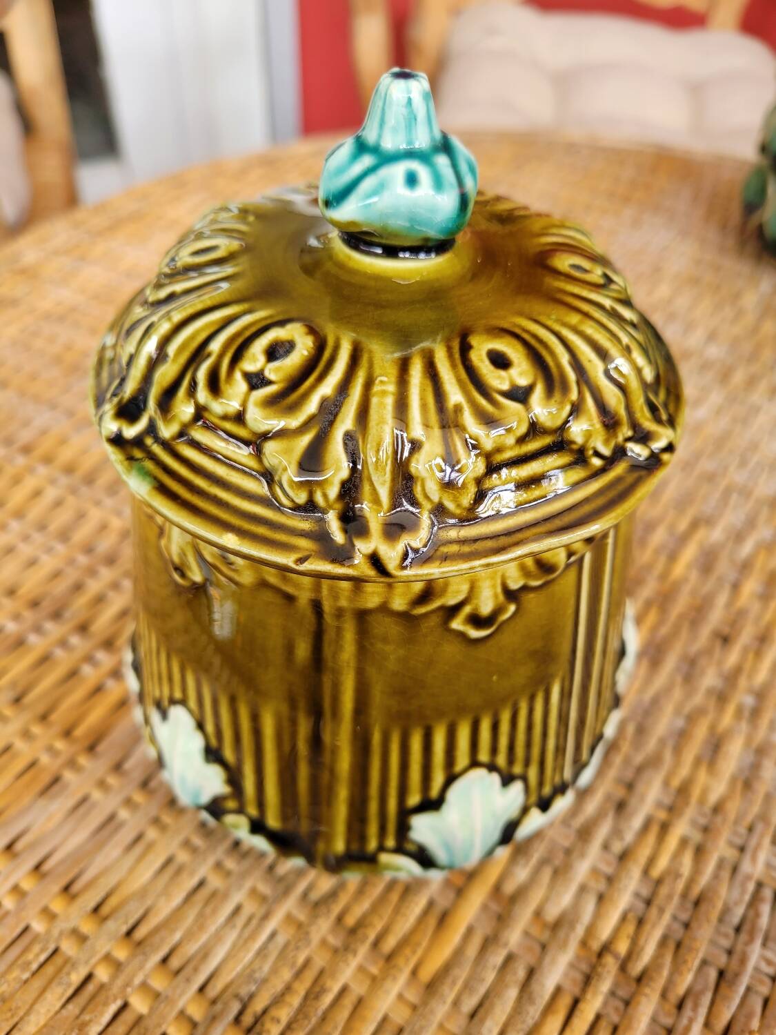 Covered slip pot