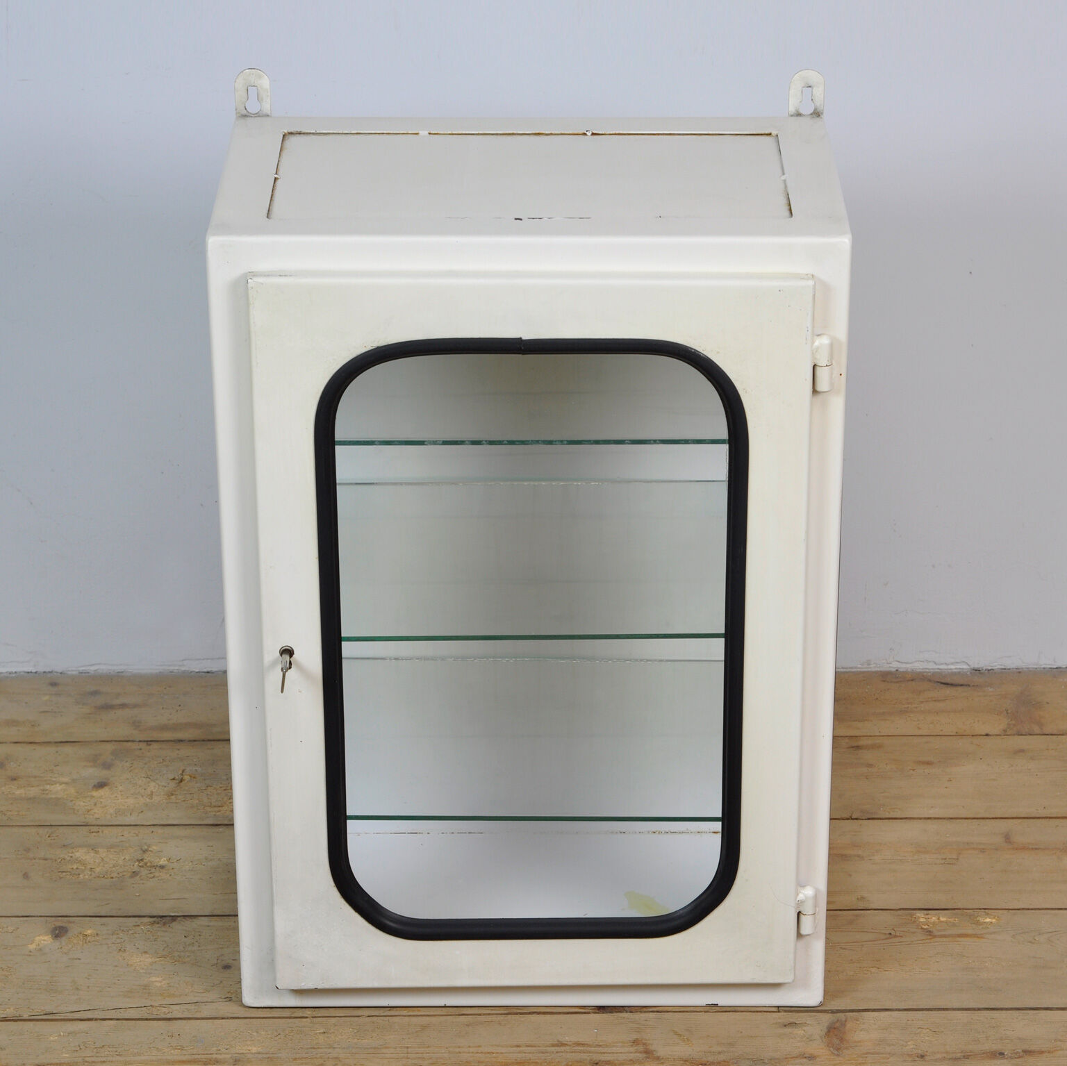 Armoire à pharmacie d’hôpital vintage années 1970