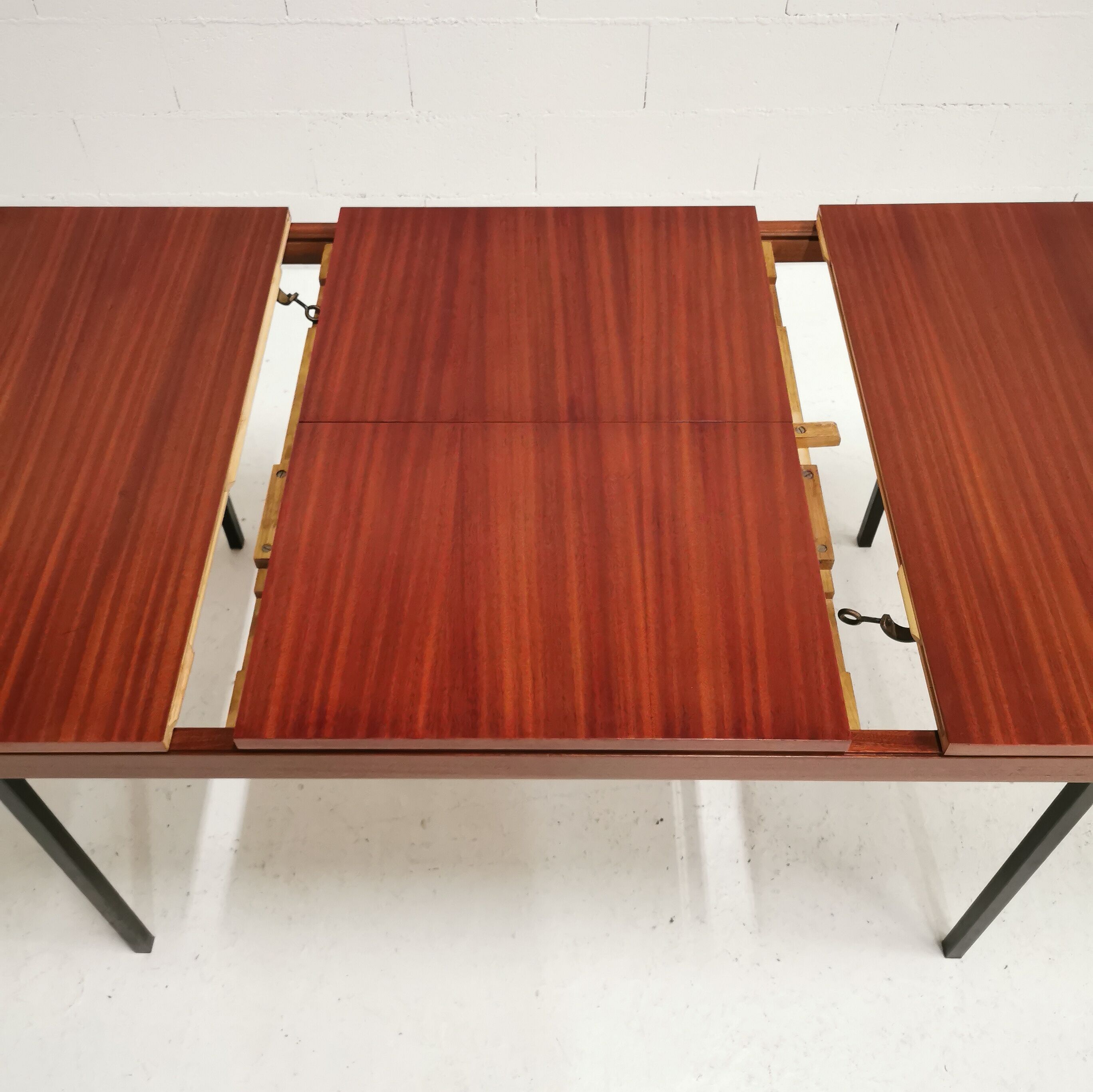 Table de repas extensible ARP  1950