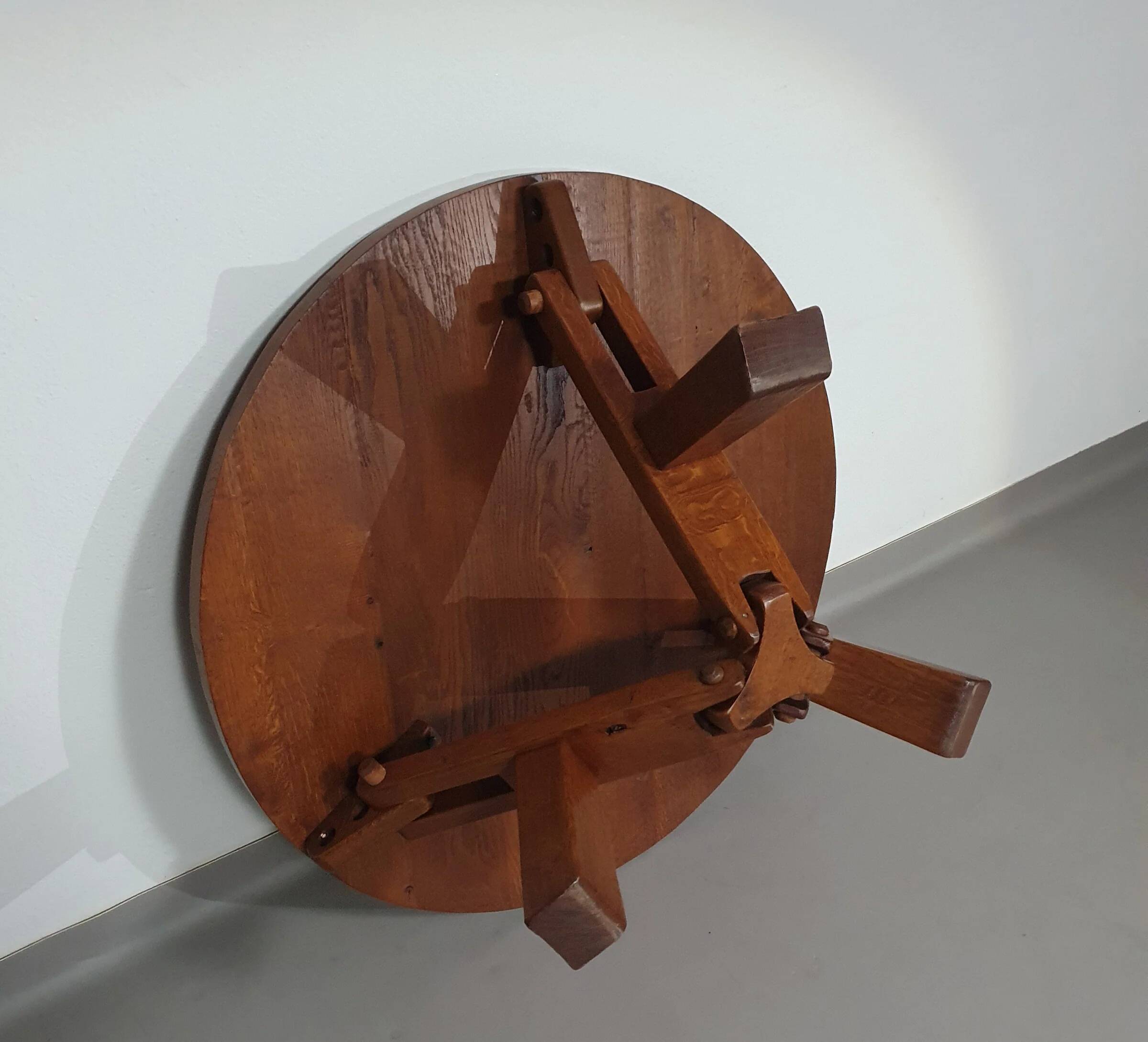 Table basse ronde en chêne, réglable en hauteur, années 1960
