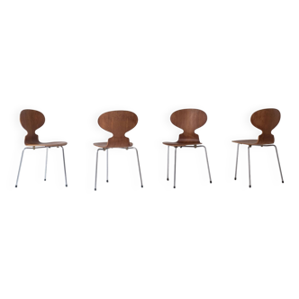 Ensemble de quatre premières chaises « Ant » conçues par Arne Jacobsen pour Fritz Hansen, Danemark 1951.