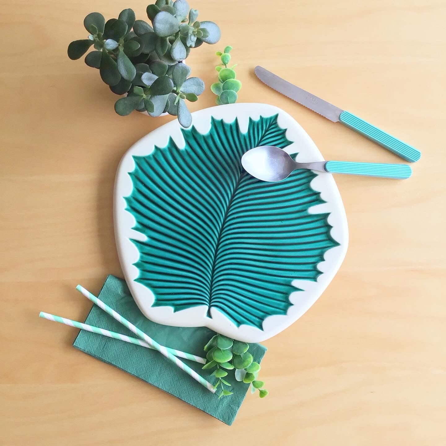 Plat en céramique feuille verte Verceram vintage