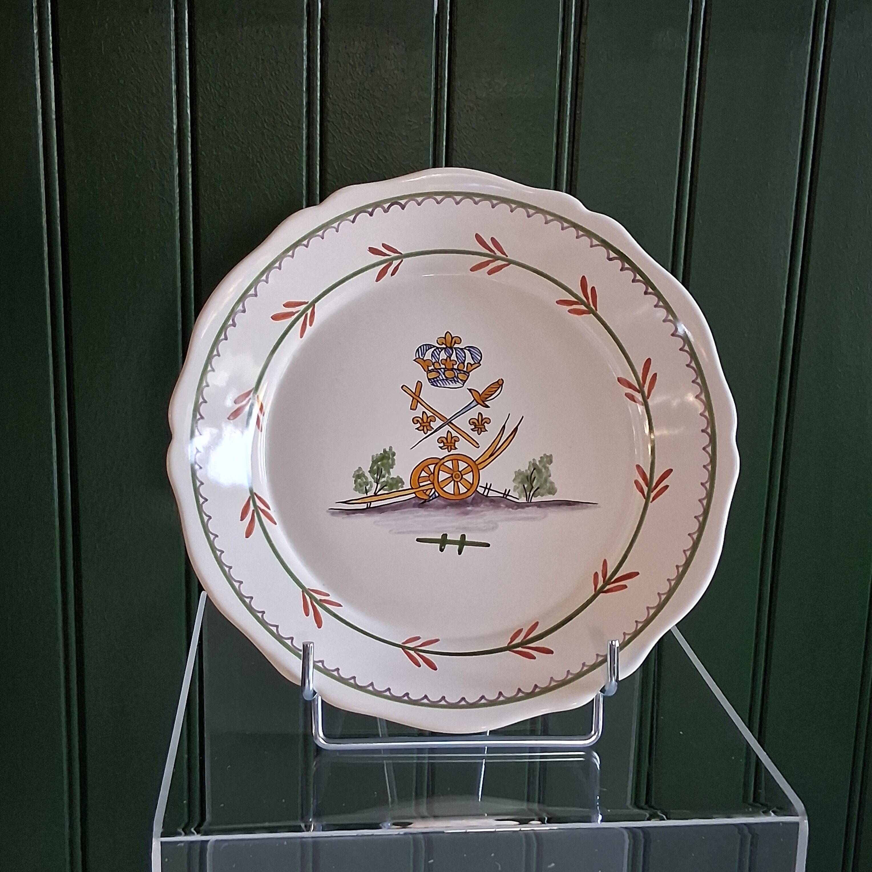 Slightly hollow dish with wavy edge in very good condition from Nevers.