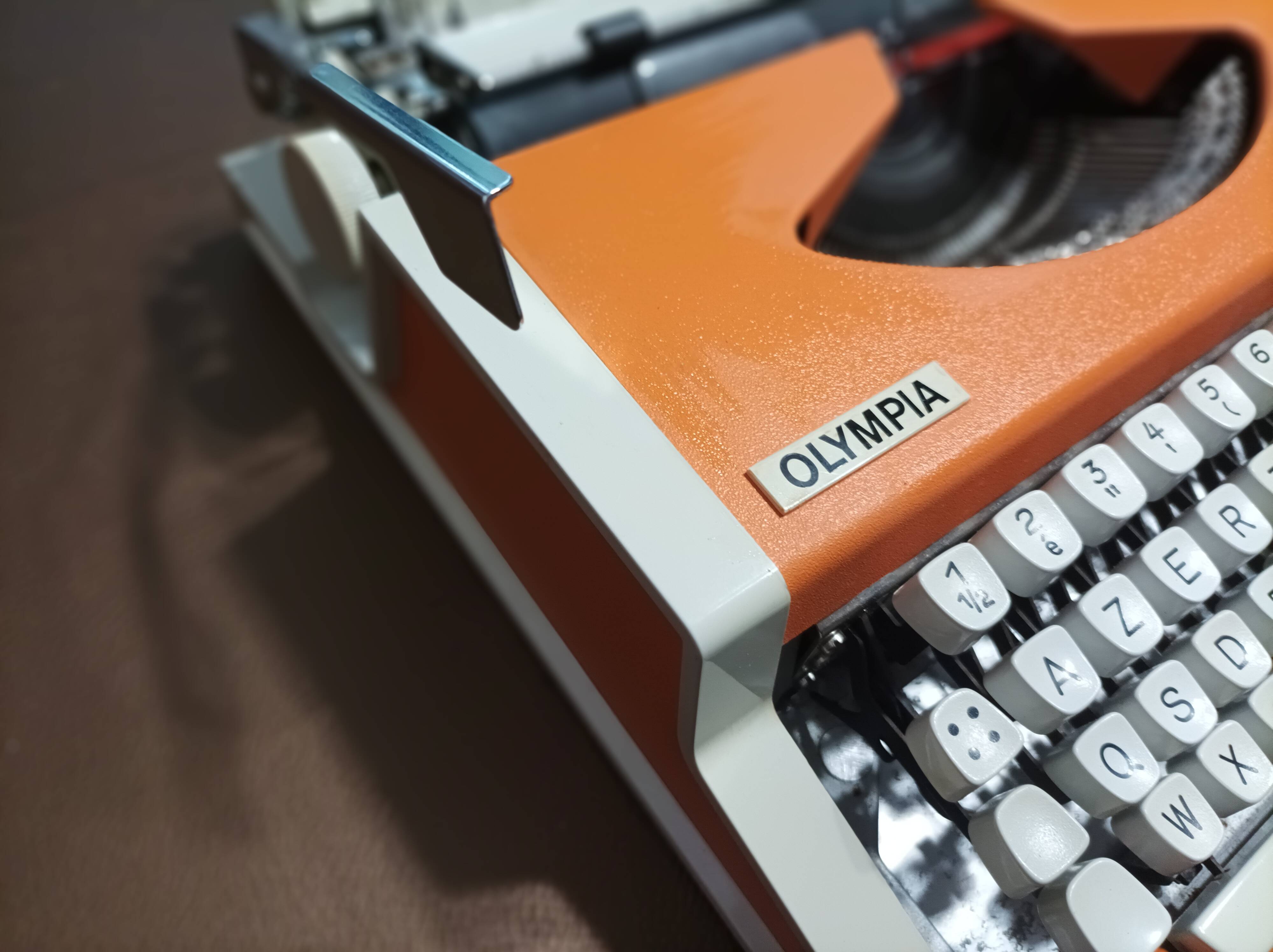 Olympia traveler de luxe orange typewriter serviced and new ribbon