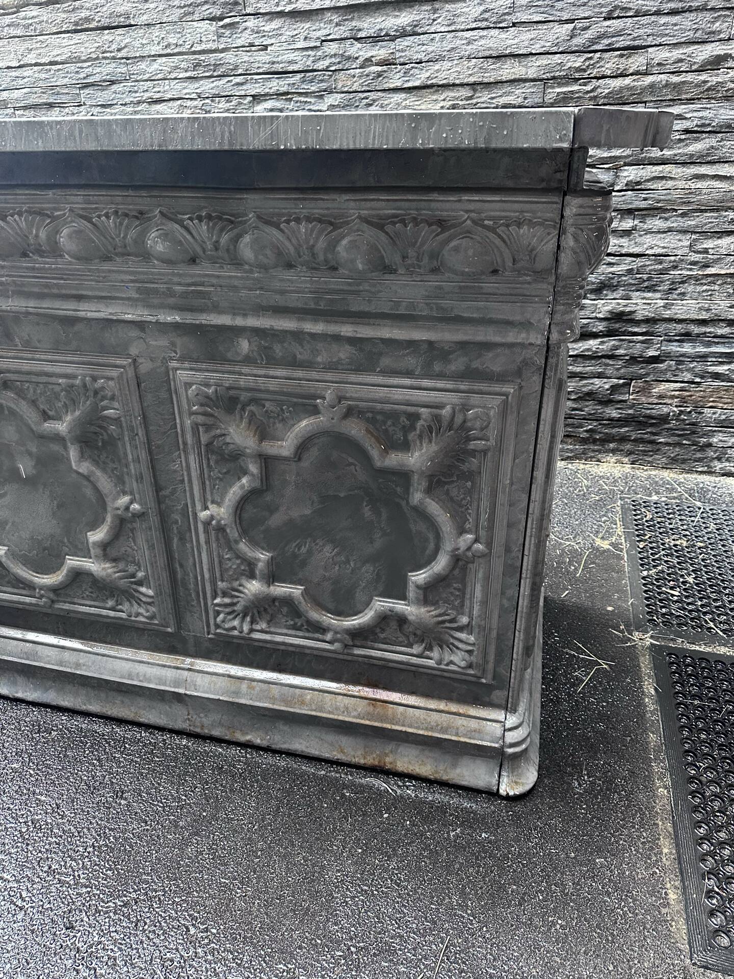 Bar counter