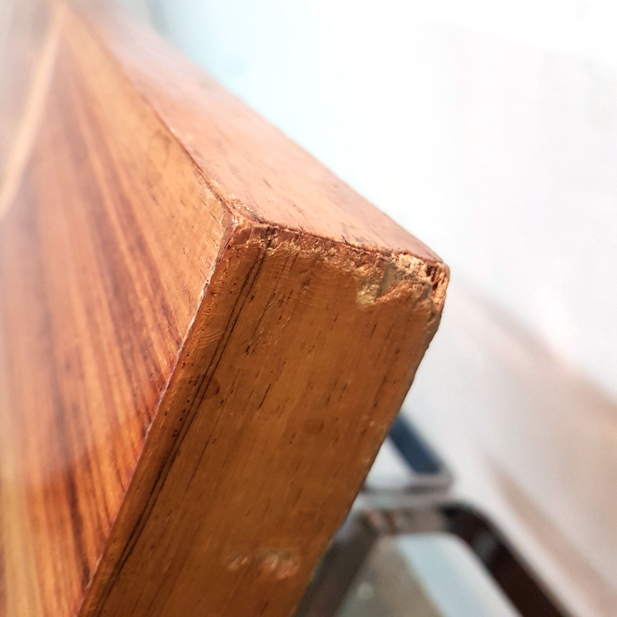 Table basse moderne du milieu du siècle sur la base chromée années 1960