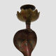 Paire d'anciens bougeoirs cobra en bronze de à gravure détaillé. Vers 1950