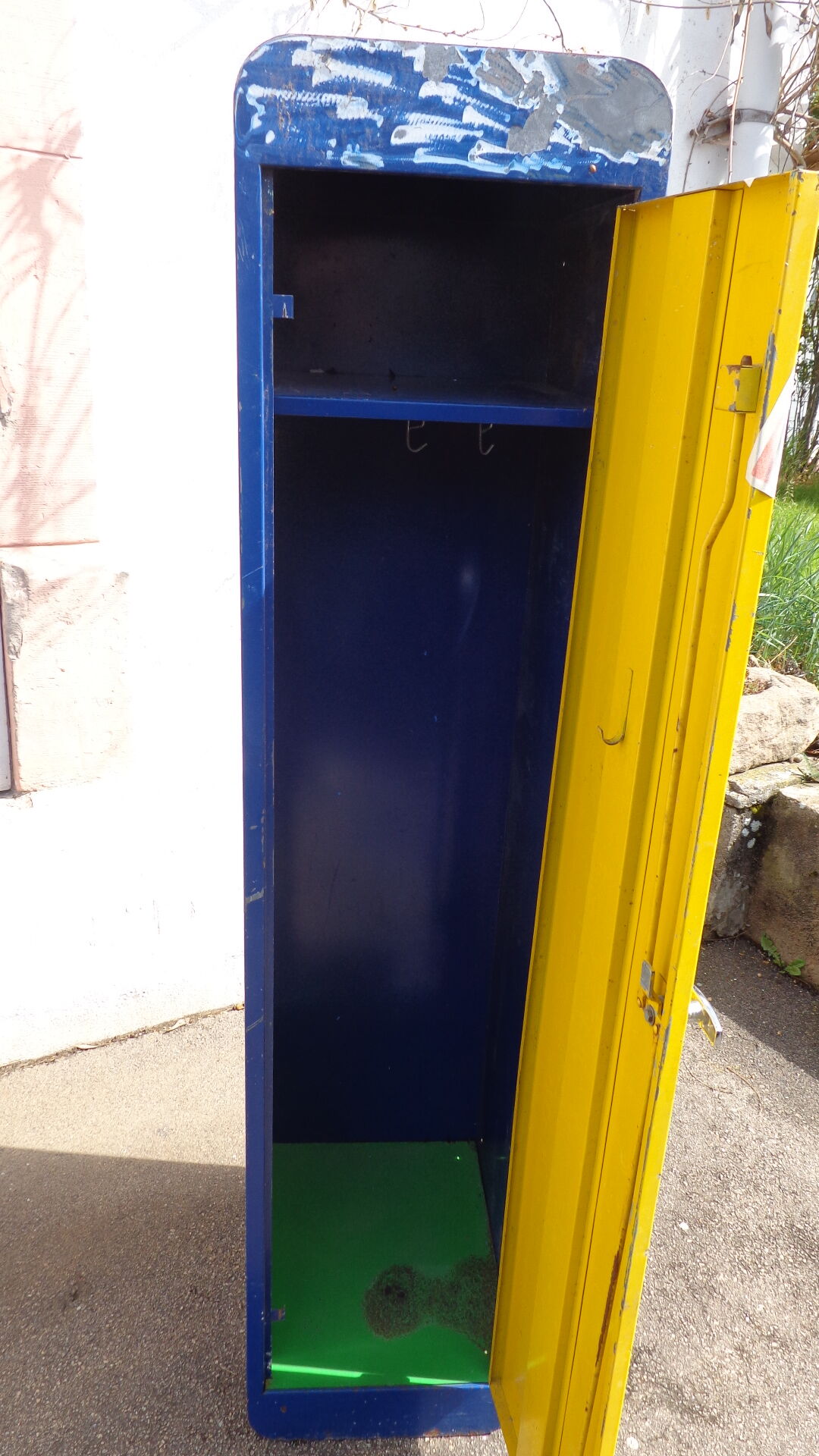 Color metal vestiary