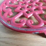 Red enamelled cast iron underside