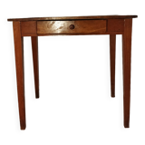 Spindle legs desk
