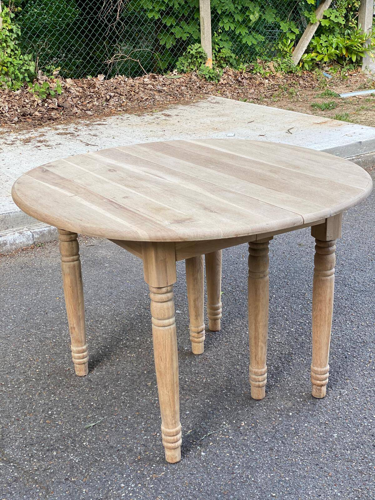 Large round extendable Louis Philippe dining table, 20th century, renovated, 230cm
