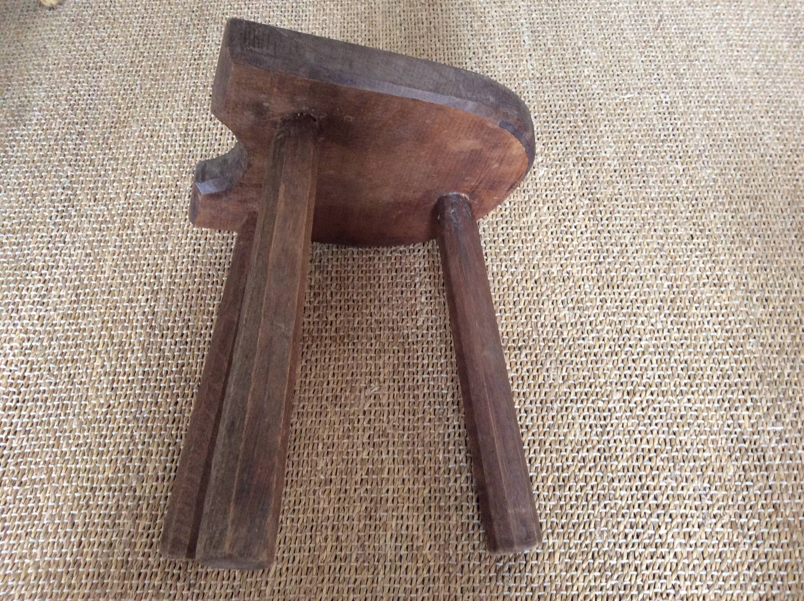 Tabouret tripode