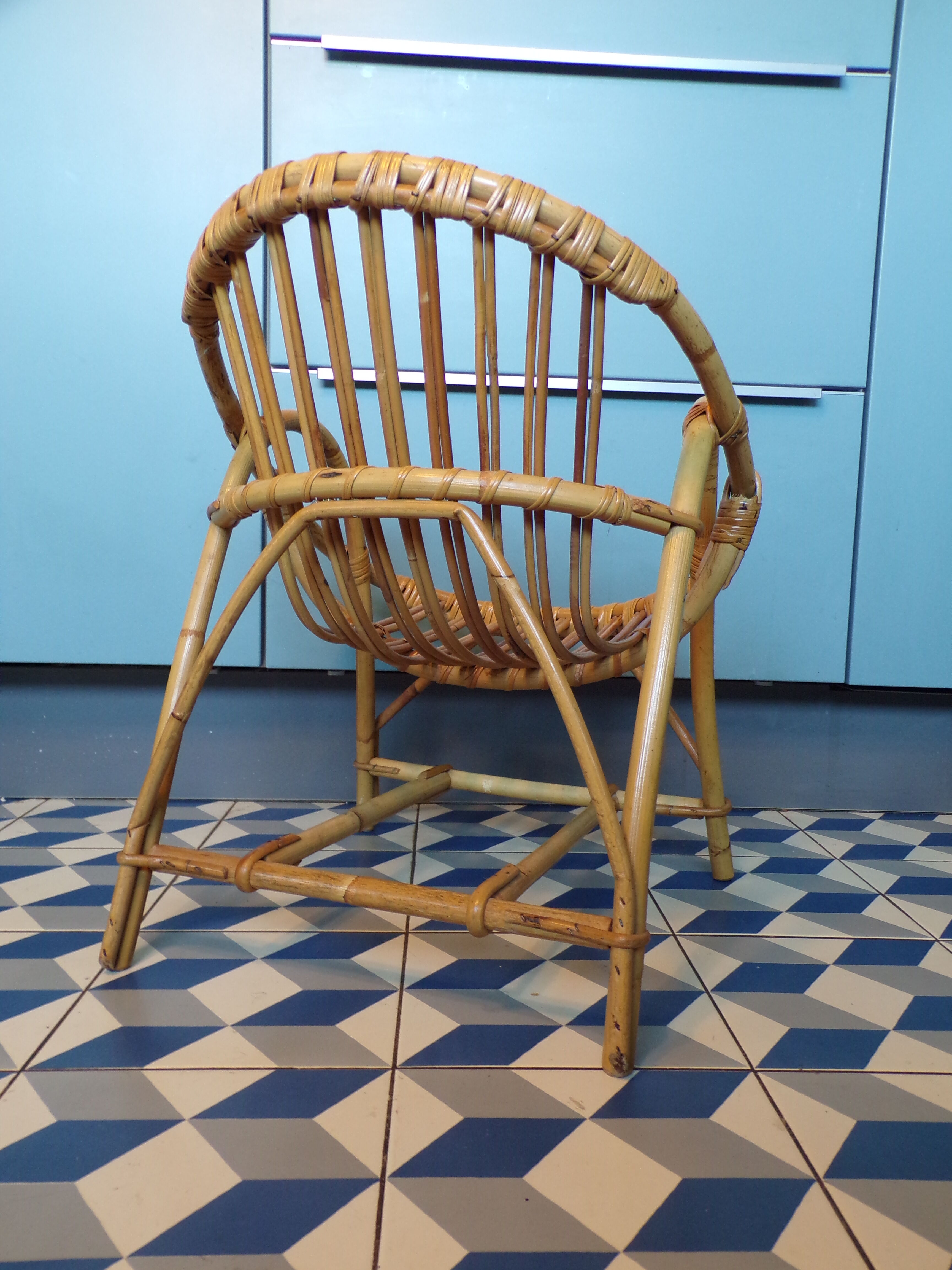 Fauteuil corbeille enfant en rotin