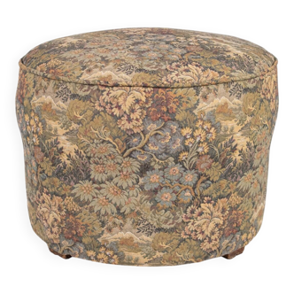 Upholstered pouf in verdure tapestry style, France, late 19th century.