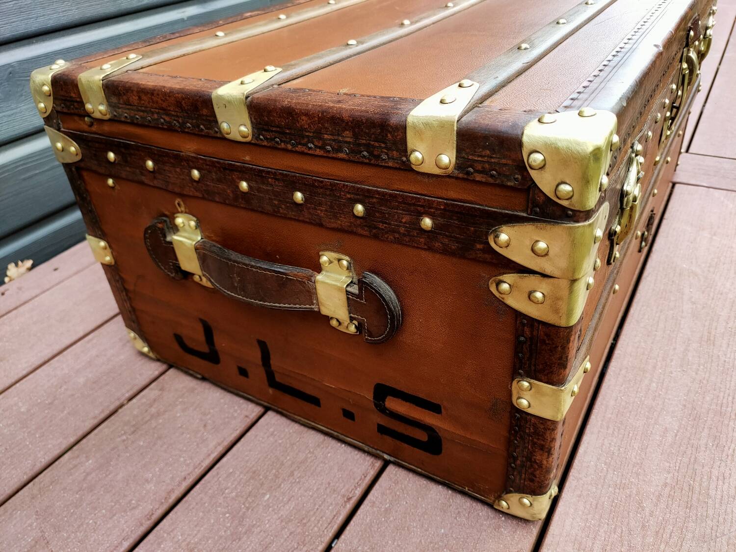 Old Fichet cabin trunk