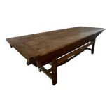 Kneading table