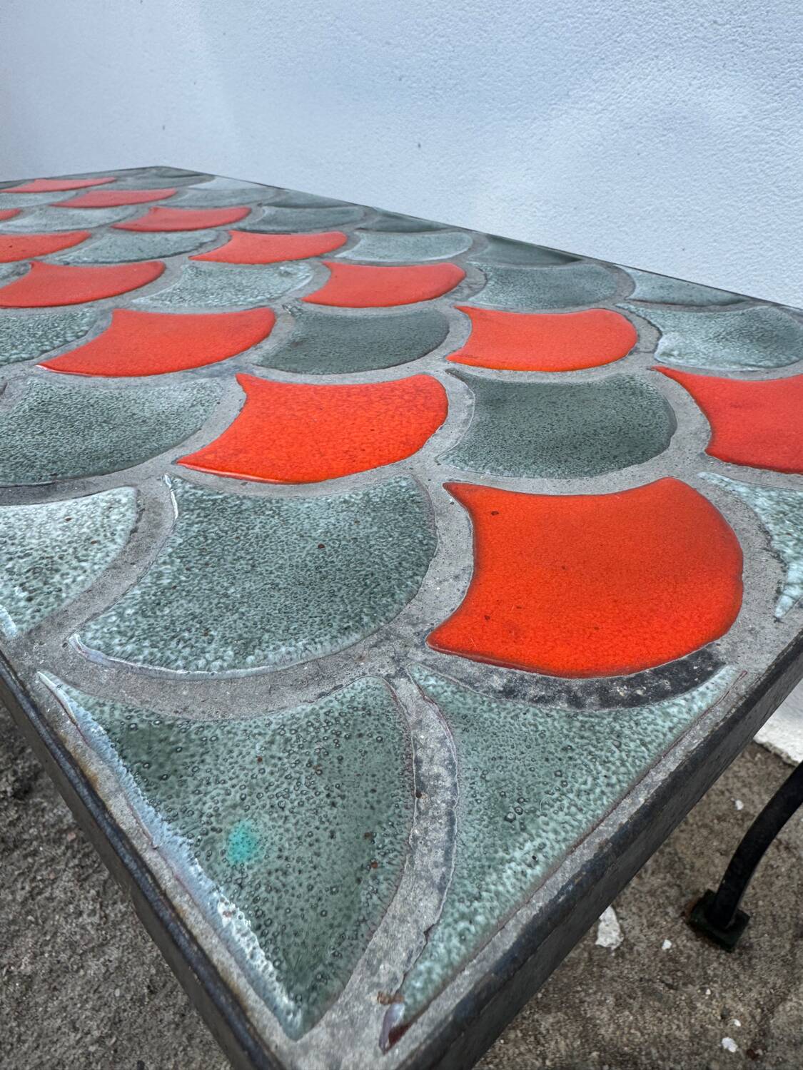 Ceramic coffee table with scales from the 1950s.