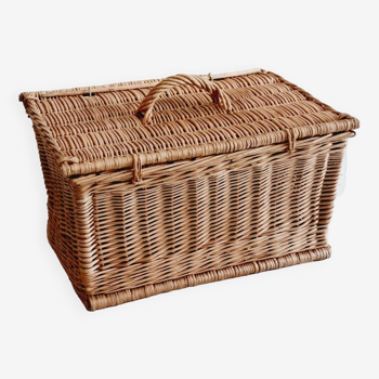 Rectangular woven wicker basket