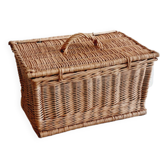 Rectangular woven wicker basket