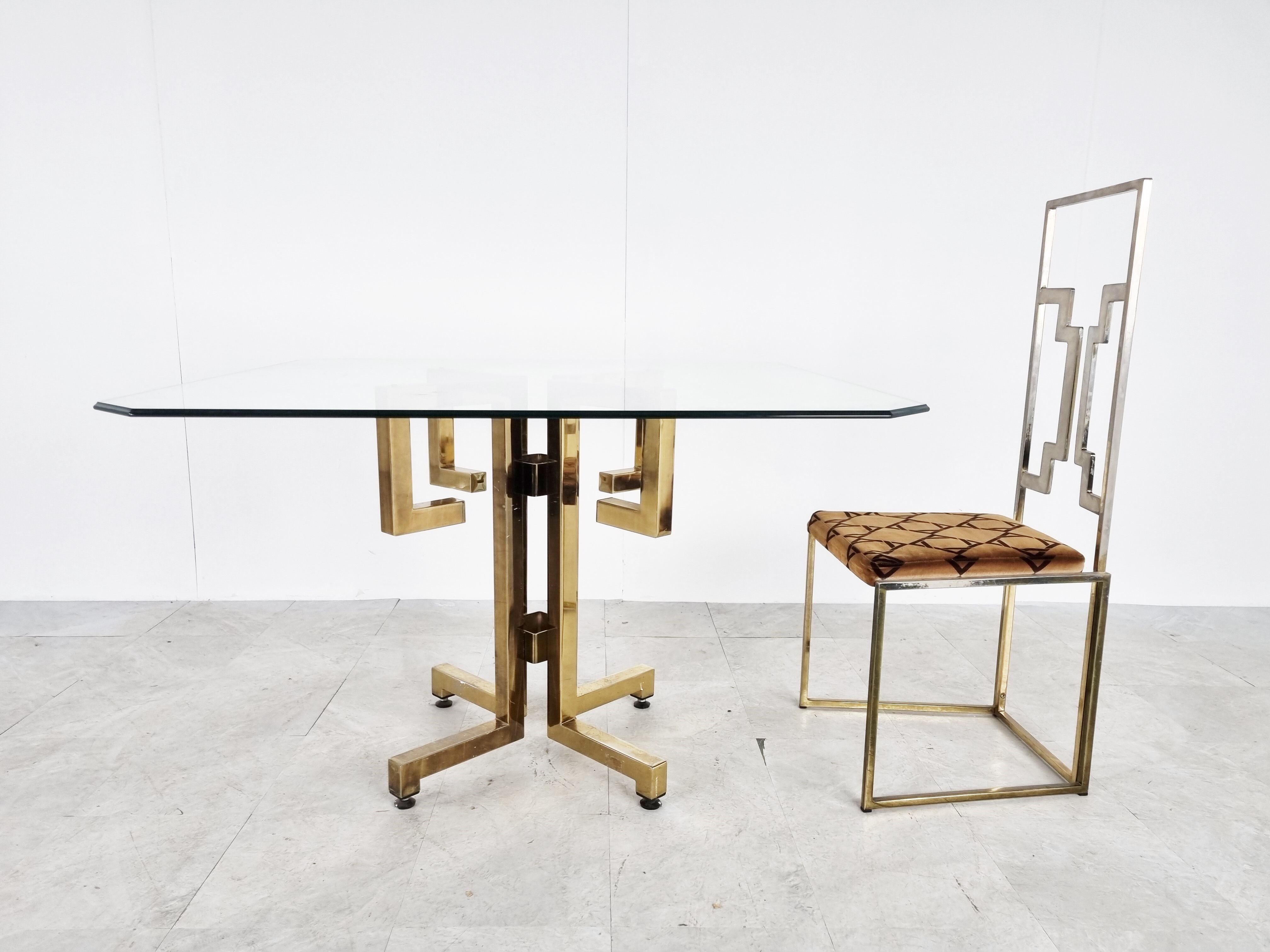 Table à manger géométrique en laiton années 1970